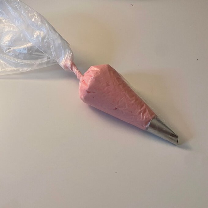 How to Make a Retro Heart Buttercream Cake Hobbycraft